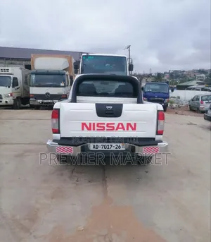 Nissan Hardbody 2010 White