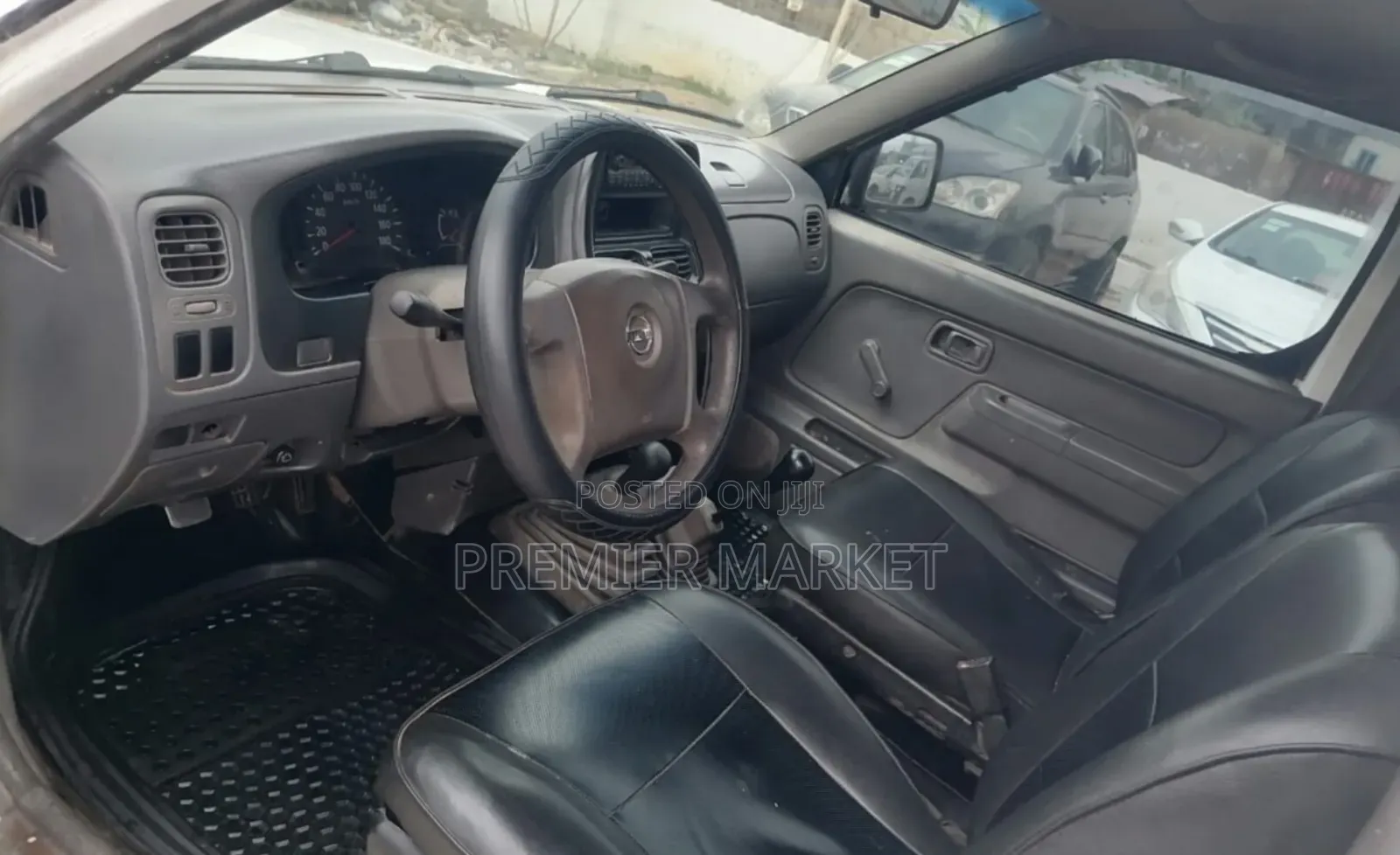 Nissan Hardbody 2010 White
