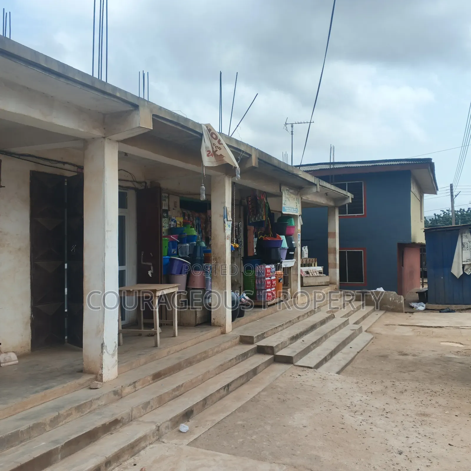 4bdrm House in School Junction, Auntie Aku for sale