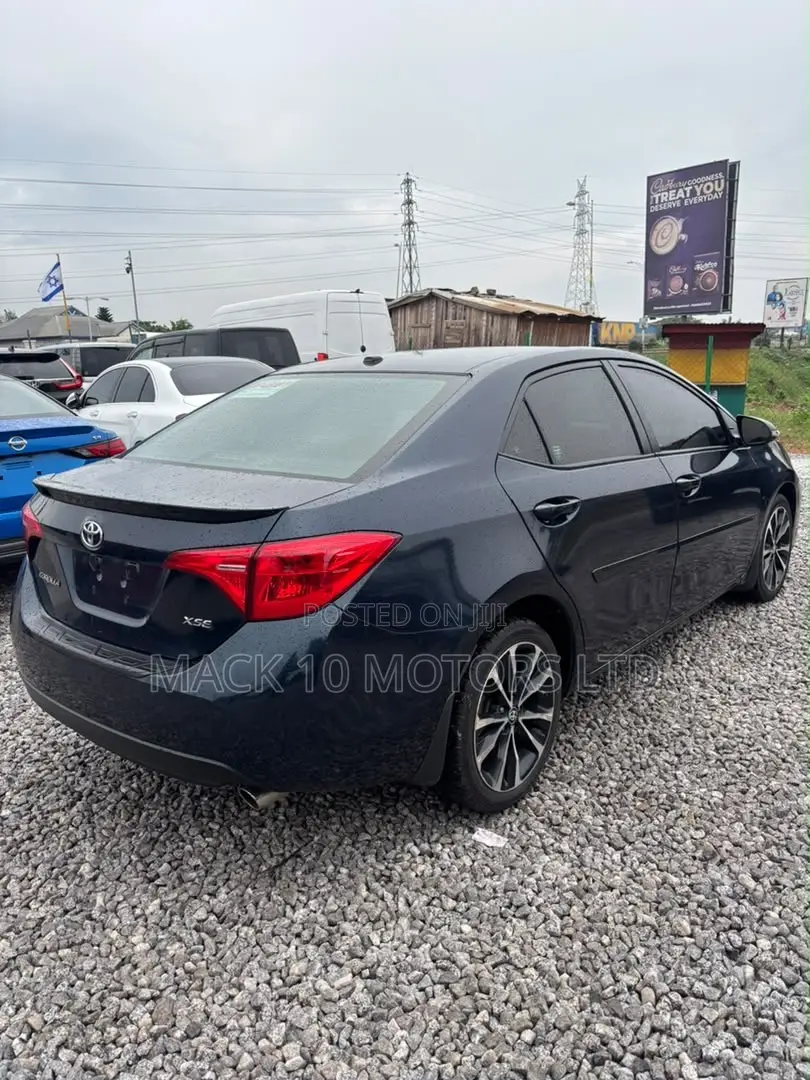 Toyota Corolla XSE (1.8L 4cyl 2A) 2018 Blue