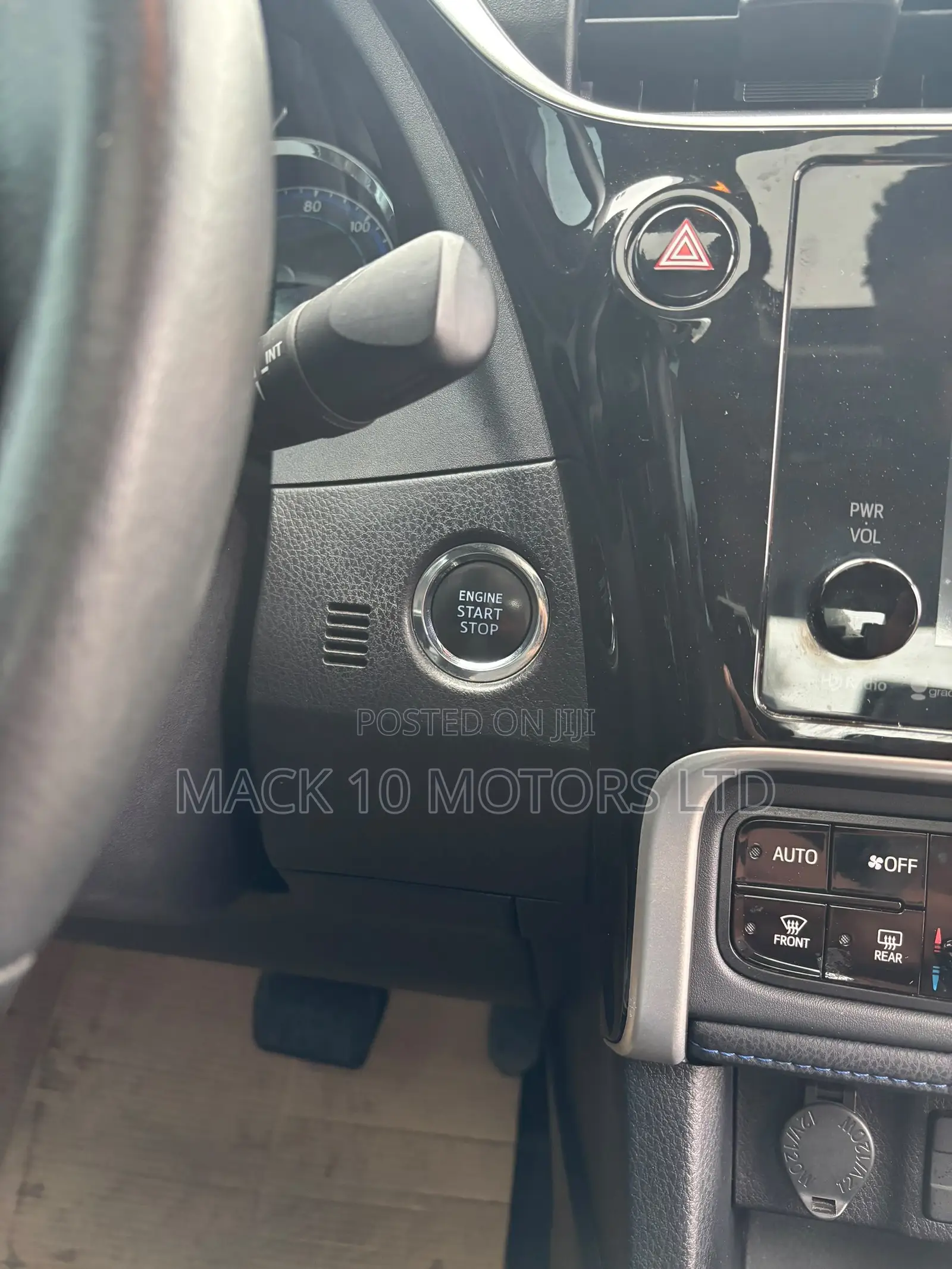 Toyota Corolla XSE (1.8L 4cyl 2A) 2018 Blue