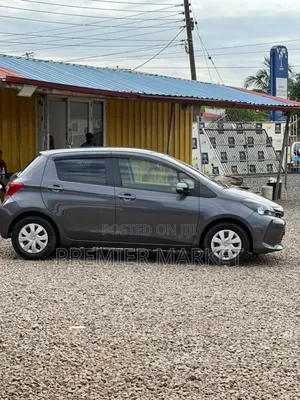 Toyota Vitz 1.3 FWD 5dr 2015 Gray