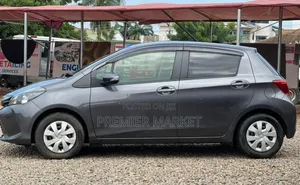 Toyota Vitz 1.3 FWD 5dr 2015 Gray
