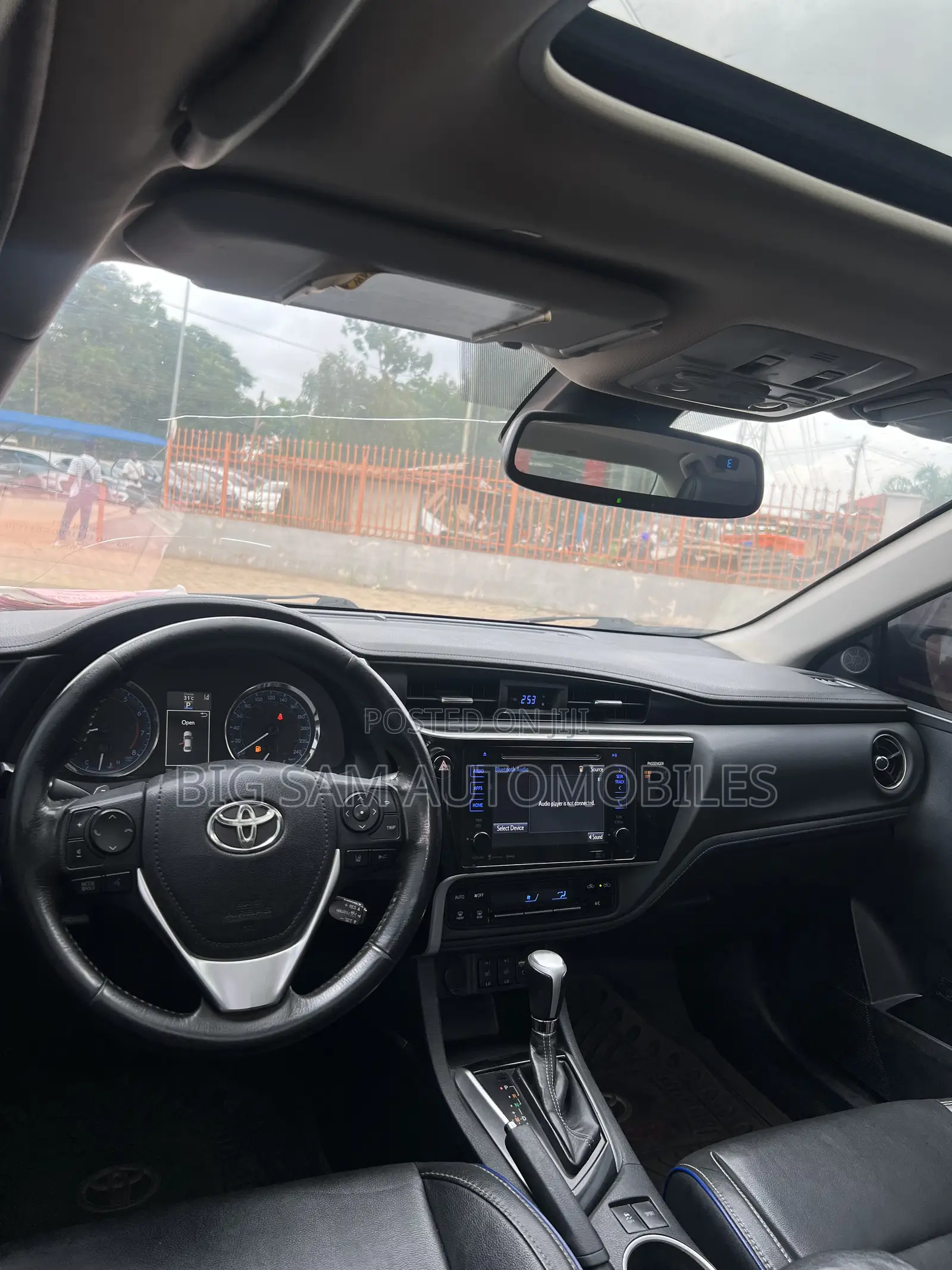 Toyota Corolla XSE (1.8L 4cyl 2A) 2018 Gray