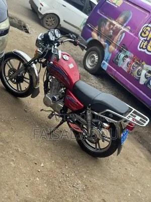 Royal Enfield Guerrilla 450 2026 White