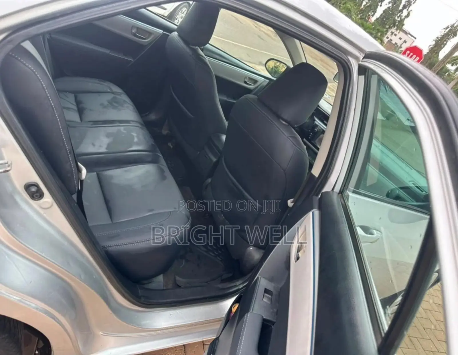 Toyota Corolla LE 4dr Sedan (1.8L 4cyl CVT) 2014 Gray