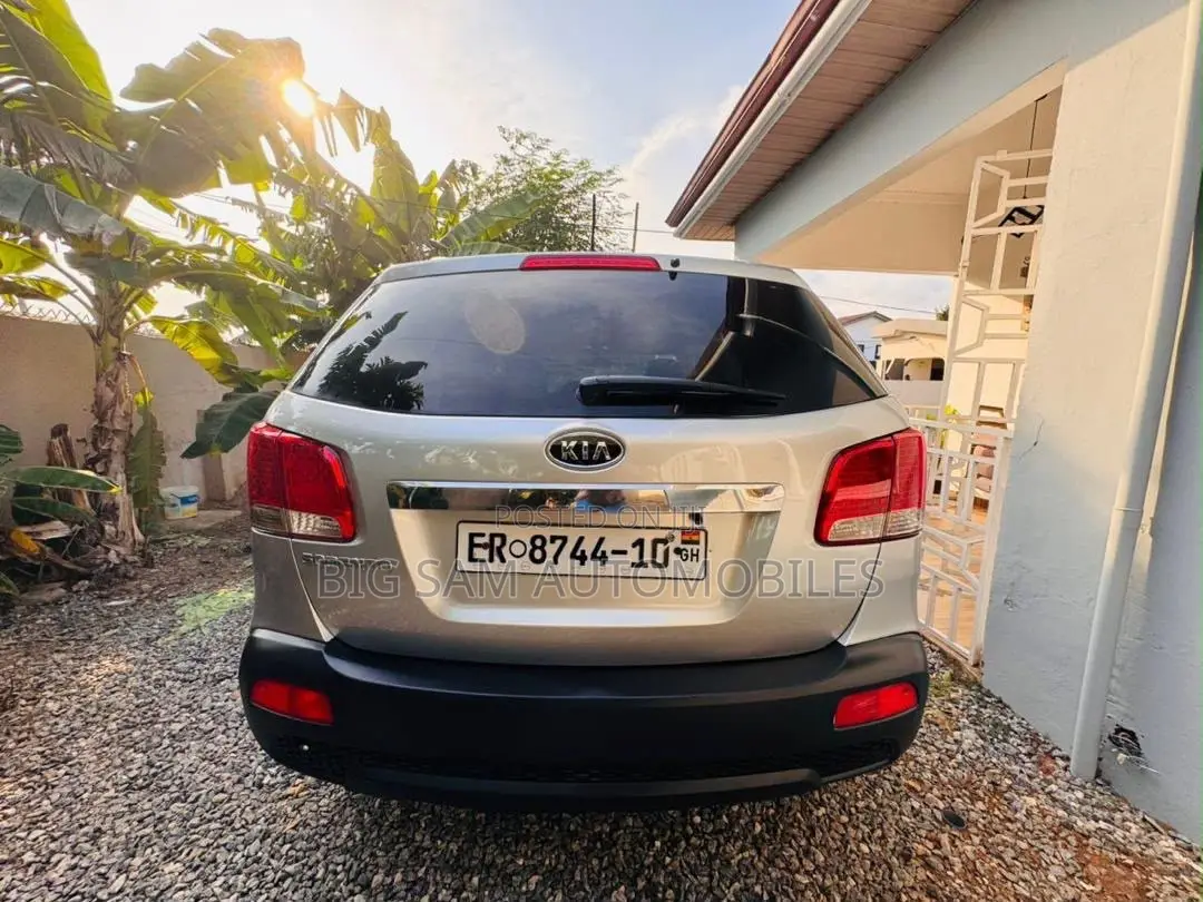 Kia Sorento 2010 Silver