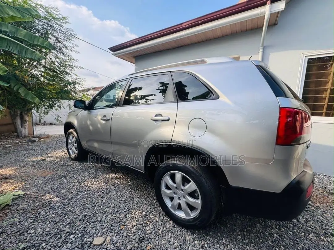 Kia Sorento 2010 Silver