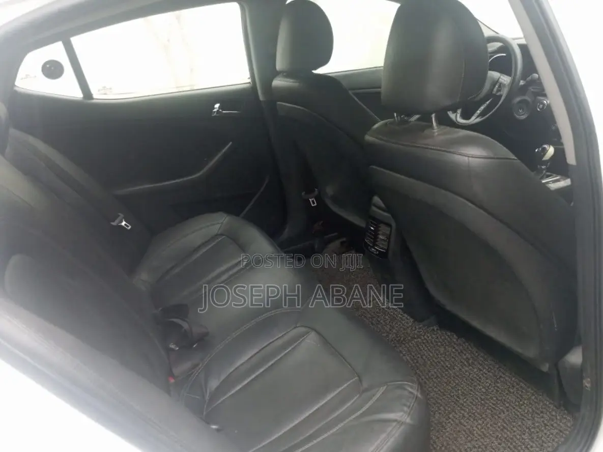 Kia Optima LX Sedan FWD (2.4L 4cyl 5M) 2010 White