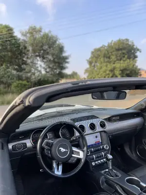 Ford Mustang 2022 White