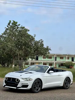 Ford Mustang 2022 White