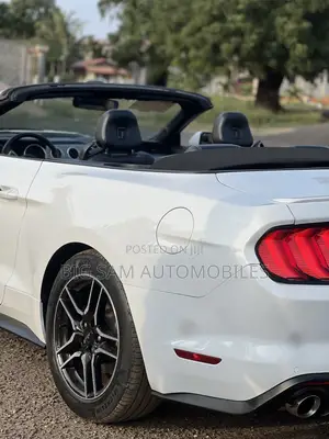 Ford Mustang 2022 White