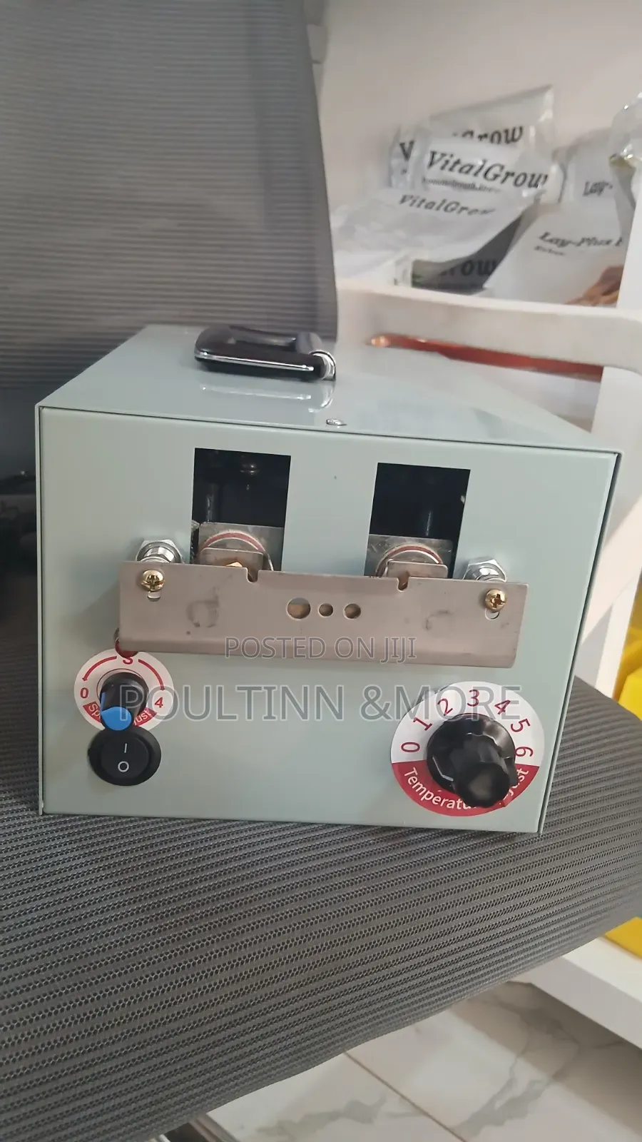 Debeaking Machine
