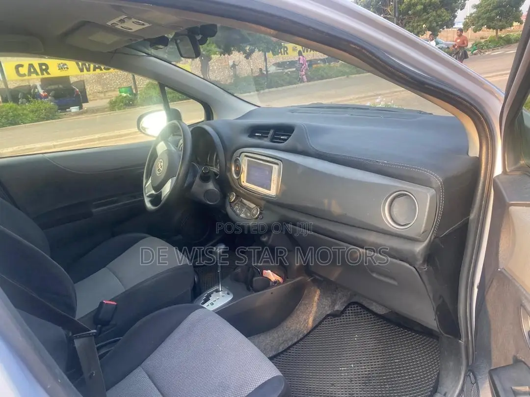 Toyota Vitz 1.5 FWD 3dr 2012 Gray