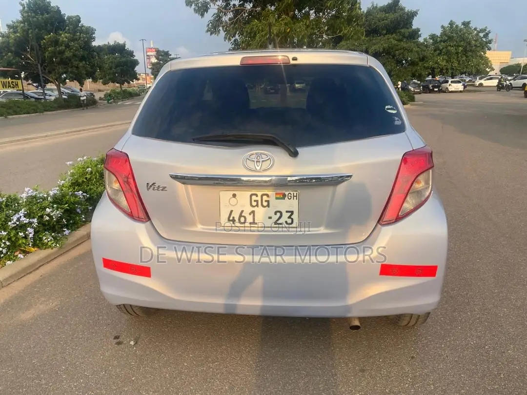 Toyota Vitz 1.5 FWD 3dr 2012 Gray