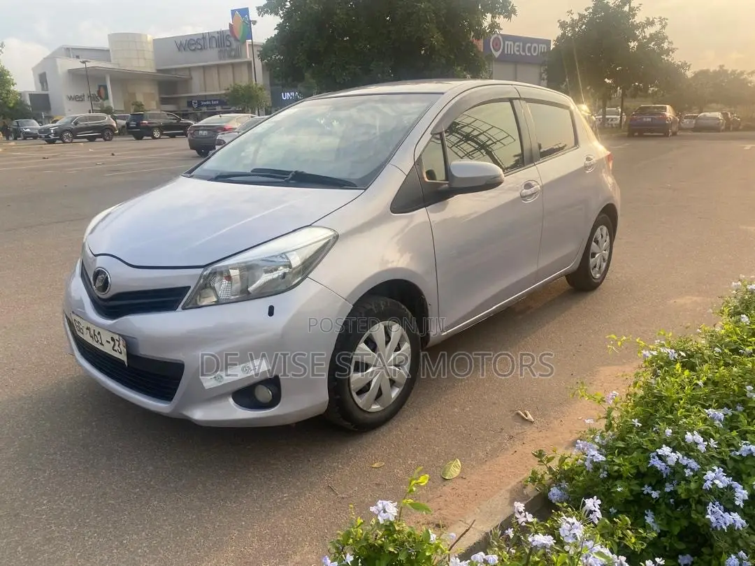 Toyota Vitz 1.5 FWD 3dr 2012 Gray