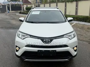 Toyota RAV4 Limited AWD (2.5L 4cyl 6A) 2017 White