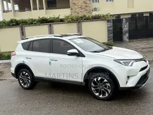 Toyota RAV4 Limited AWD (2.5L 4cyl 6A) 2017 White