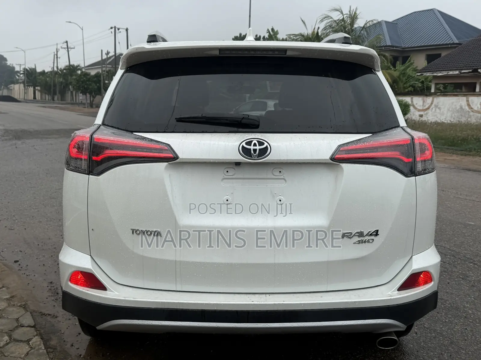 Toyota RAV4 Limited AWD (2.5L 4cyl 6A) 2017 White