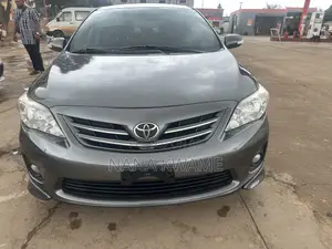 Toyota Corolla L 4dr Sedan (1.8L 4cyl 5M) 2013 Gray