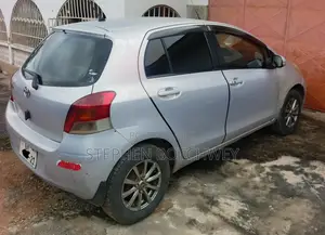 Toyota Vitz 1.5 FWD 5dr 2010 Gray