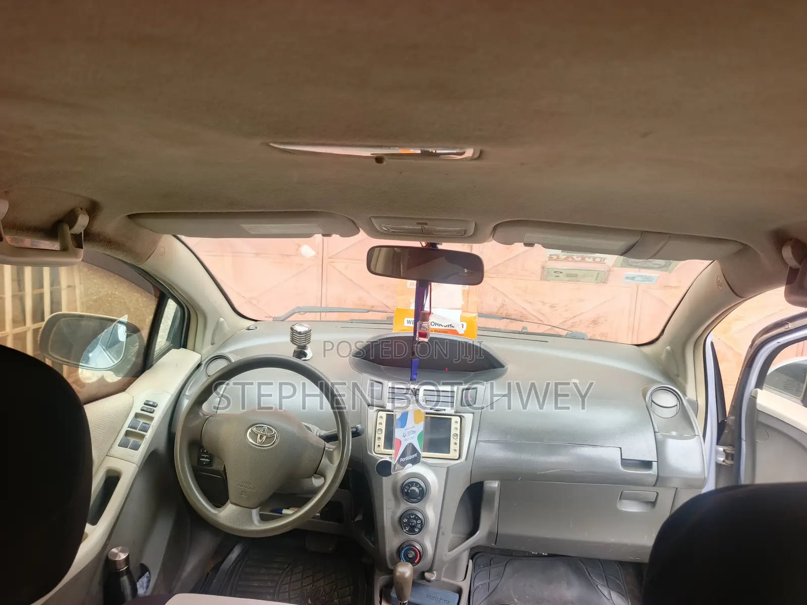 Toyota Vitz 1.5 FWD 5dr 2010 Gray