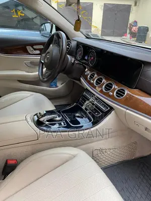 Mercedes-Benz E300 4Matic AWD Sedan (2.0L 4cyl 9A) 2017 White