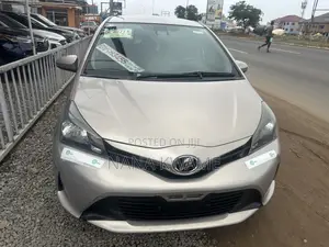 Toyota Vitz 1.0 FWD 3dr 2016 Gold