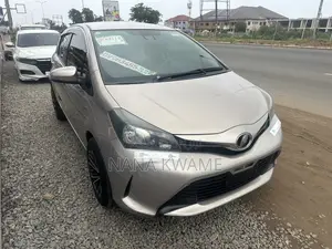 Toyota Vitz 1.0 FWD 3dr 2016 Gold