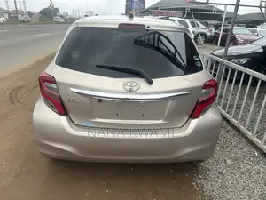 Toyota Vitz 1.0 FWD 3dr 2016 Gold
