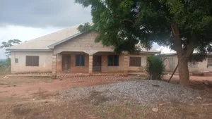 6bdrm House in Mampong Municipal for sale