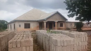 6bdrm House in Mampong Municipal for sale