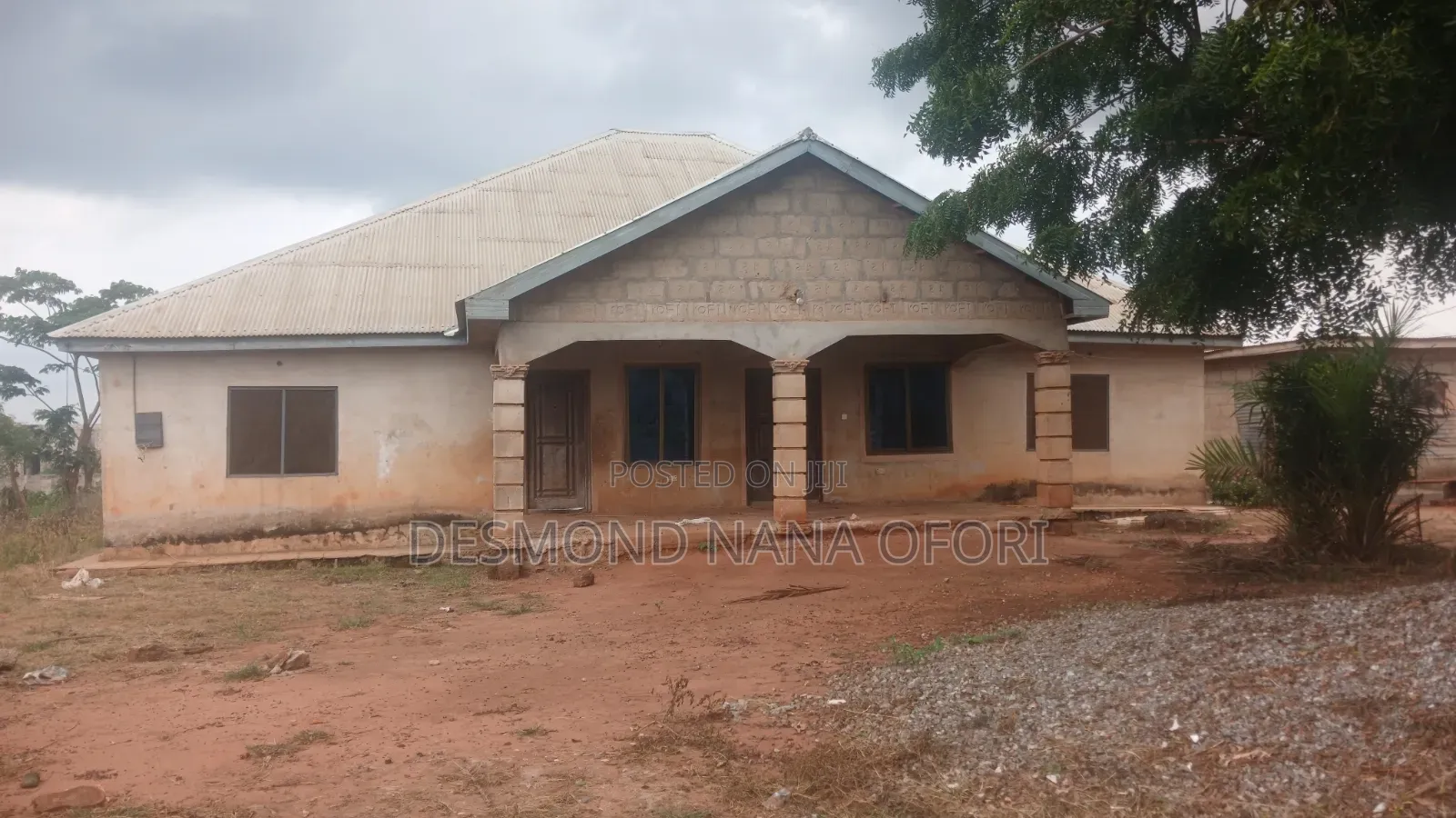 6bdrm House in Mampong Municipal for sale