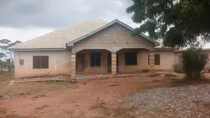 6bdrm House in Mampong Municipal for sale