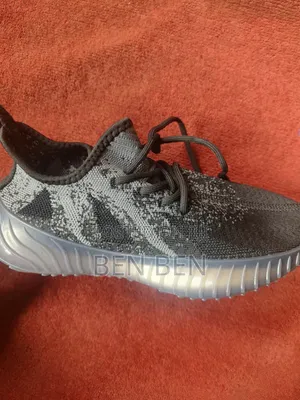 YEEZYS Sneakers