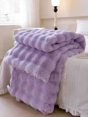 Soft Luxury Blanket – Warm & Comfortable