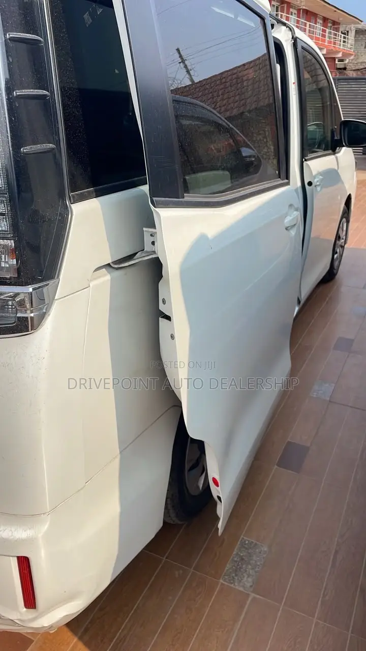 Toyota Voxy 2015 White