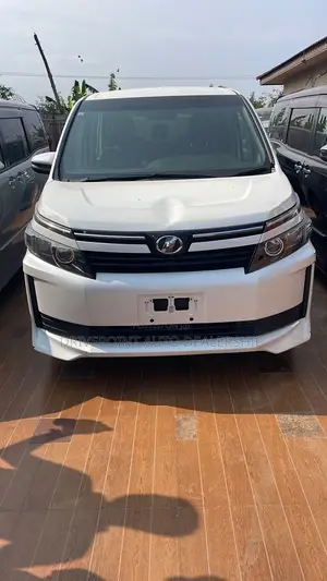 Toyota Voxy 2015 White