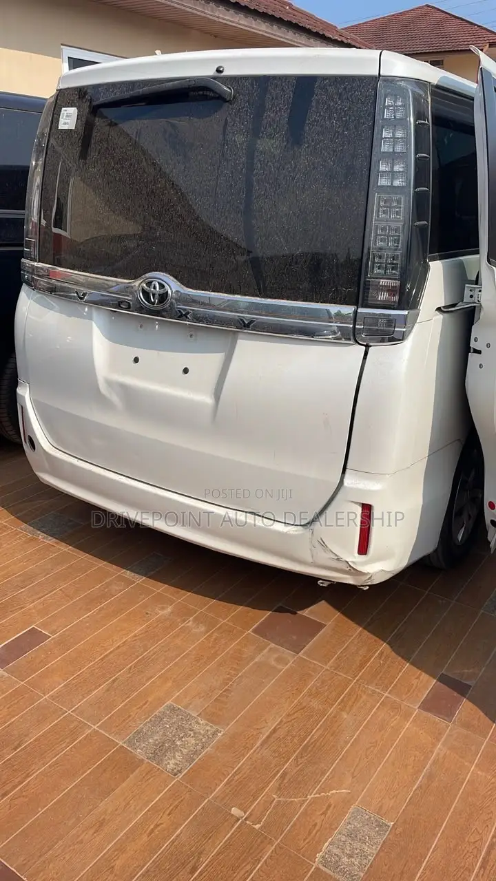 Toyota Voxy 2015 White