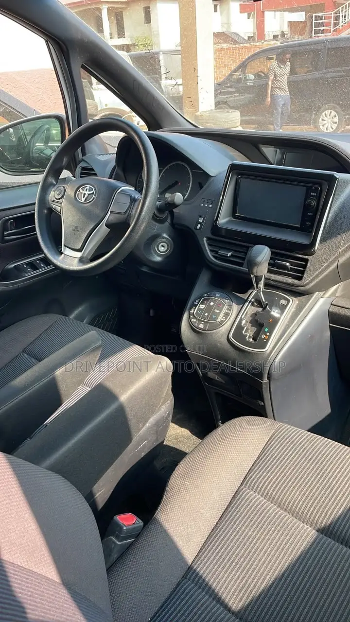 Toyota Voxy 2015 White