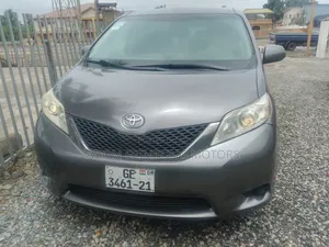 Toyota Sienna 2011 Gray