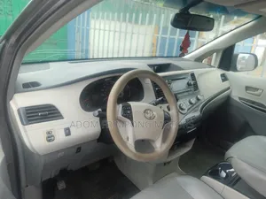 Toyota Sienna 2011 Gray