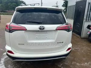 Toyota RAV4 2018 White
