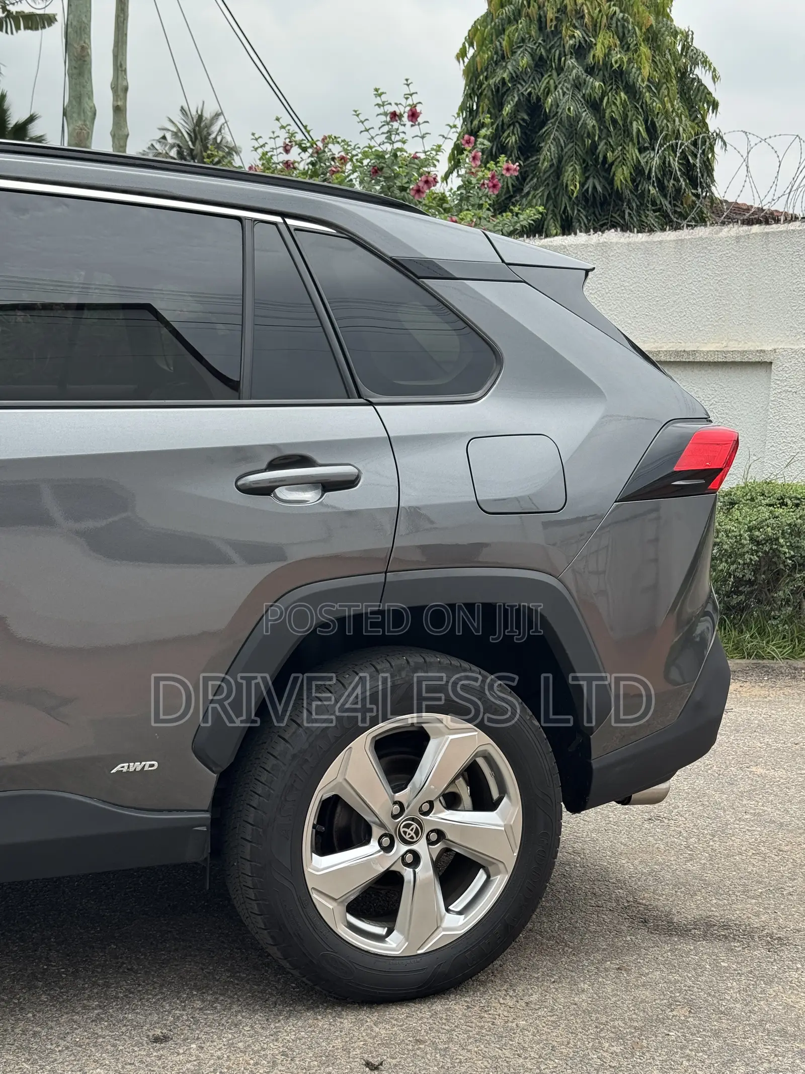 Toyota RAV4 XLE Premium 2021 Gray