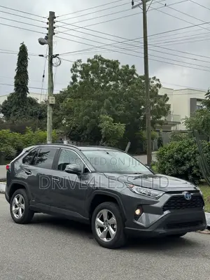 Toyota RAV4 XLE Premium 2021 Gray