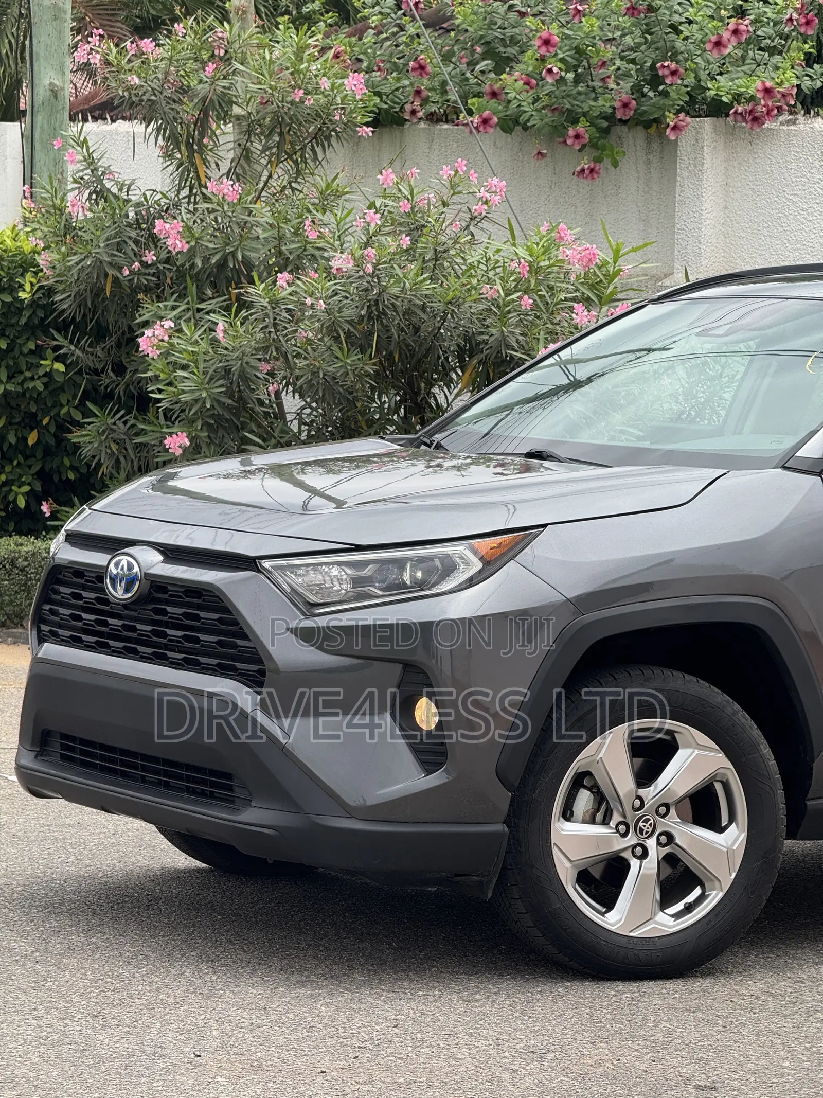 Toyota RAV4 XLE Premium 2021 Gray