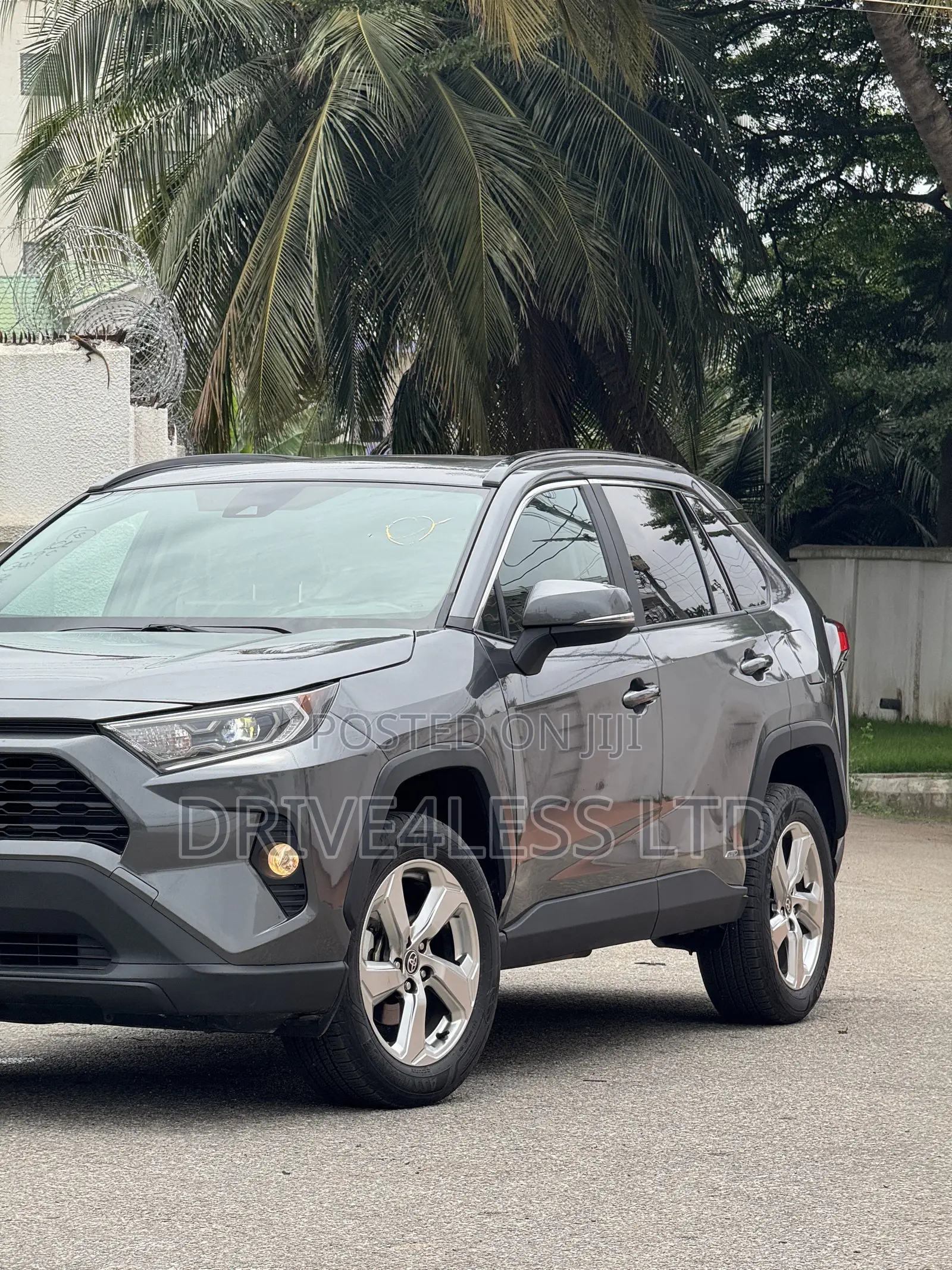 Toyota RAV4 XLE Premium 2021 Gray