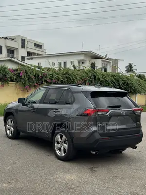 Toyota RAV4 XLE Premium 2021 Gray