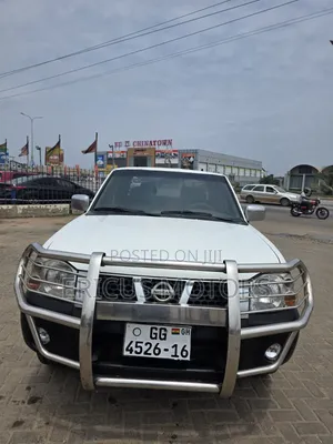 Nissan Pick-Up 2006 White