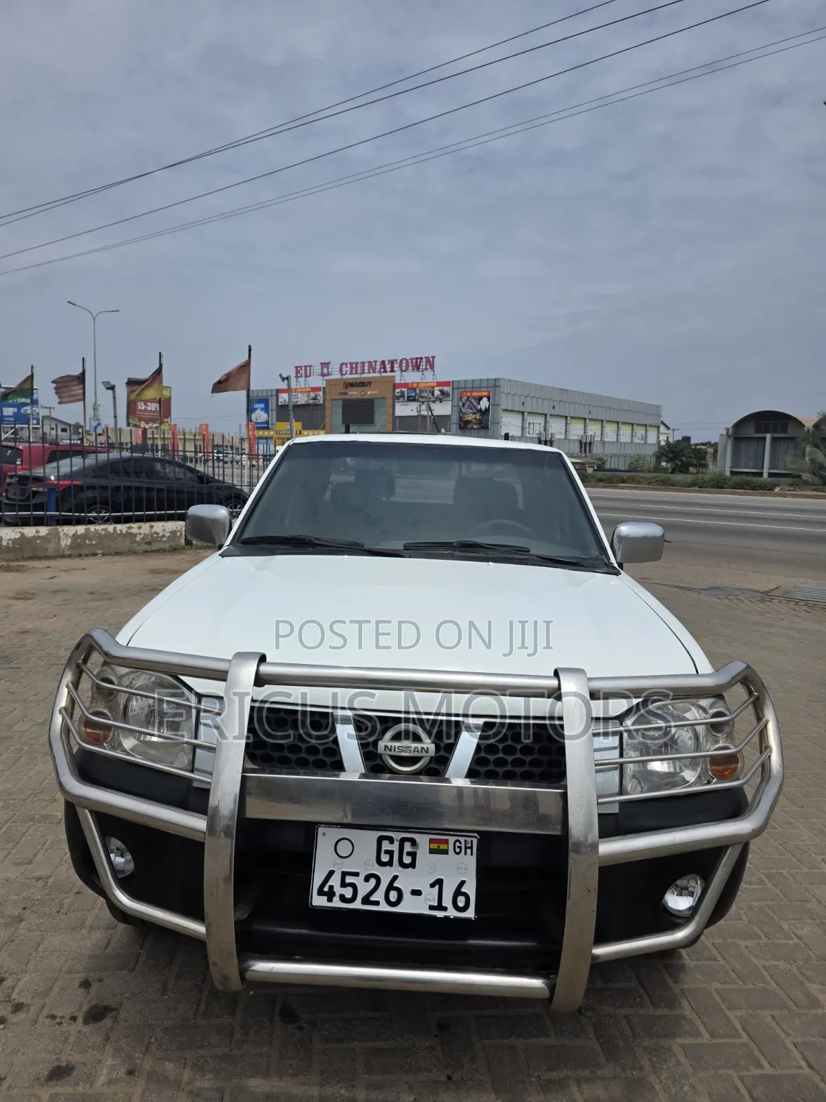Nissan Pick-Up 2006 White